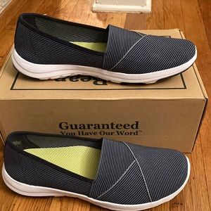 L L Bean slip on sneaker loafer. New without tag. Size 9.5 medium